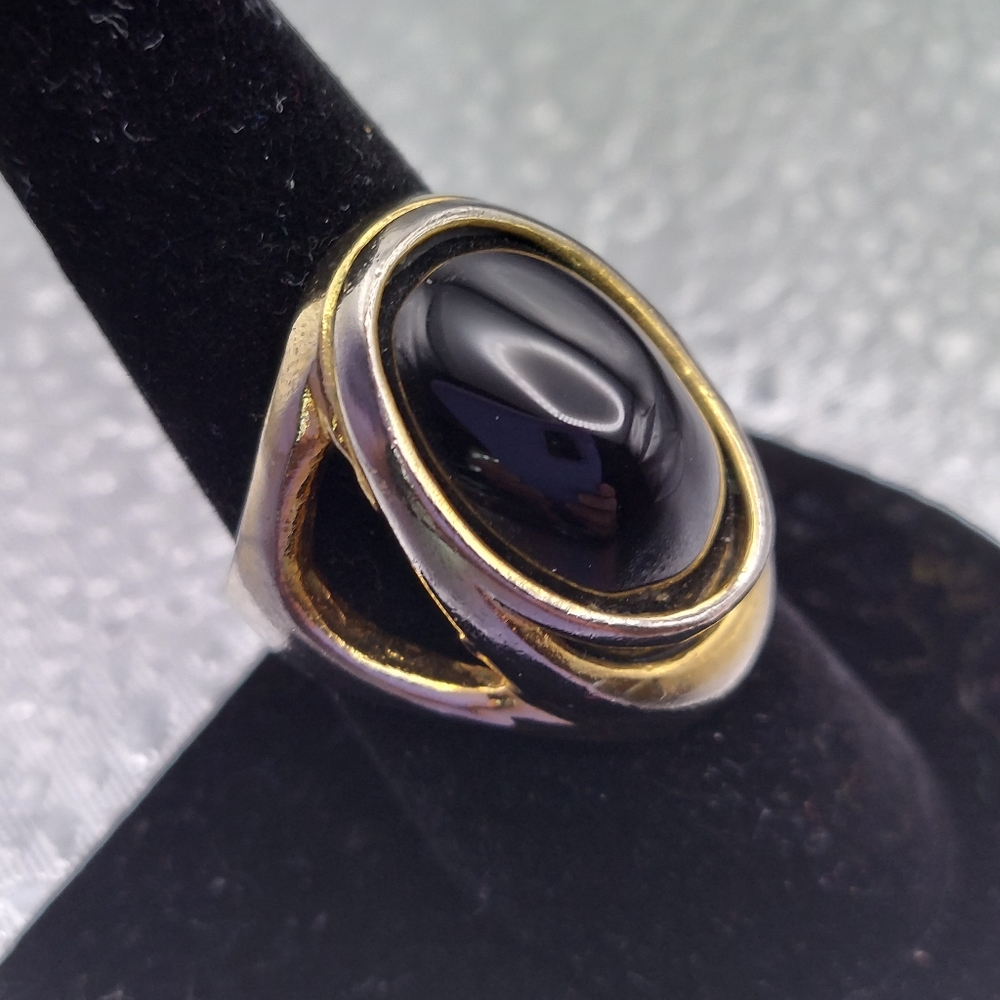 14kt Gold HGE w/Large Stone faux.